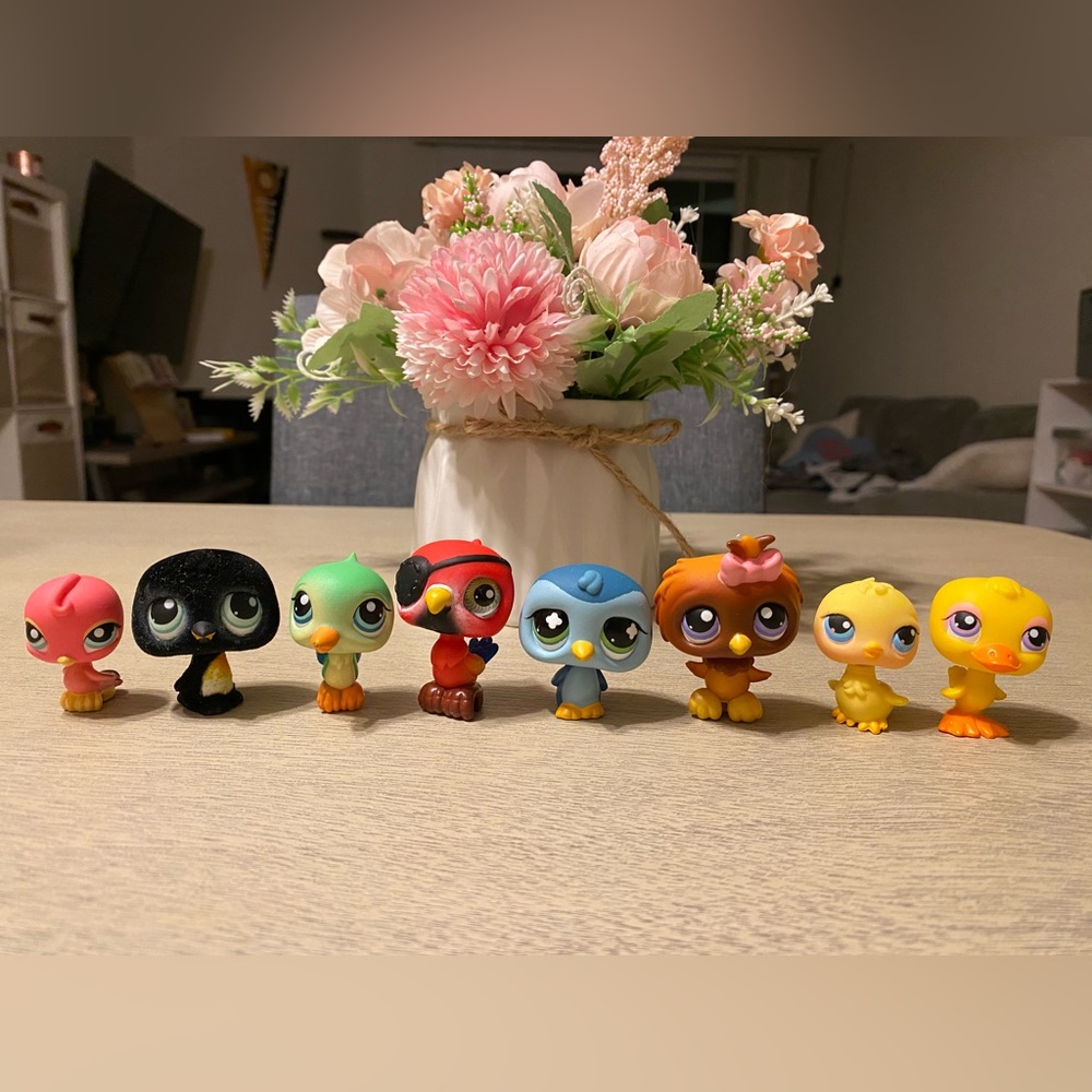 Lot of 8 Littlest Pet Shop Birds